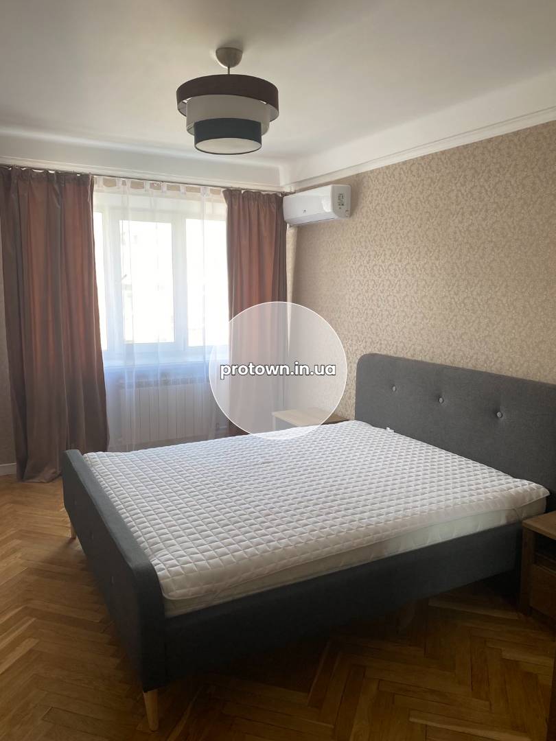 Первая сдача. 2-комн.кв. в центре Киева.